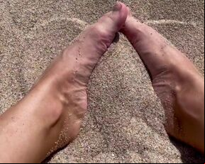 ASMR - Play with my feet in the sand